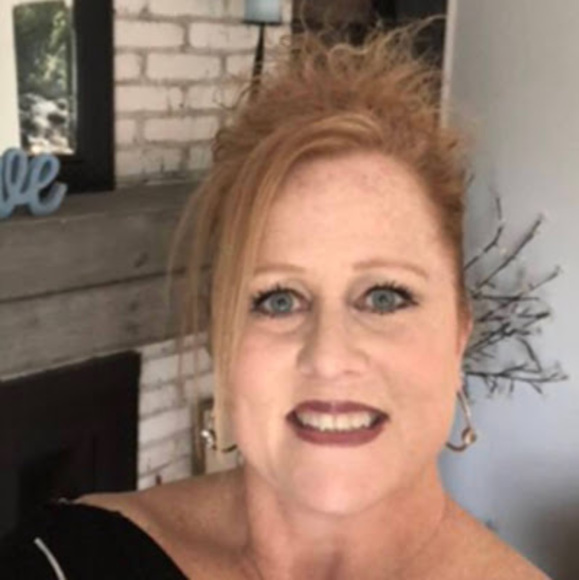 Meet your Posher, Julie - Picture 1 of 1